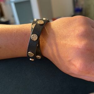 Tory Burch Double Wrap Logo Stud bracelet black & gold